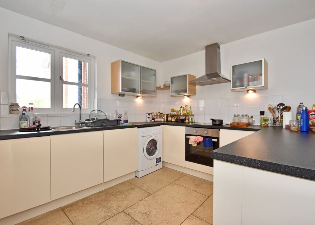 2 bed flat for sale in Kennet Walk, Reading RG1, £250,000