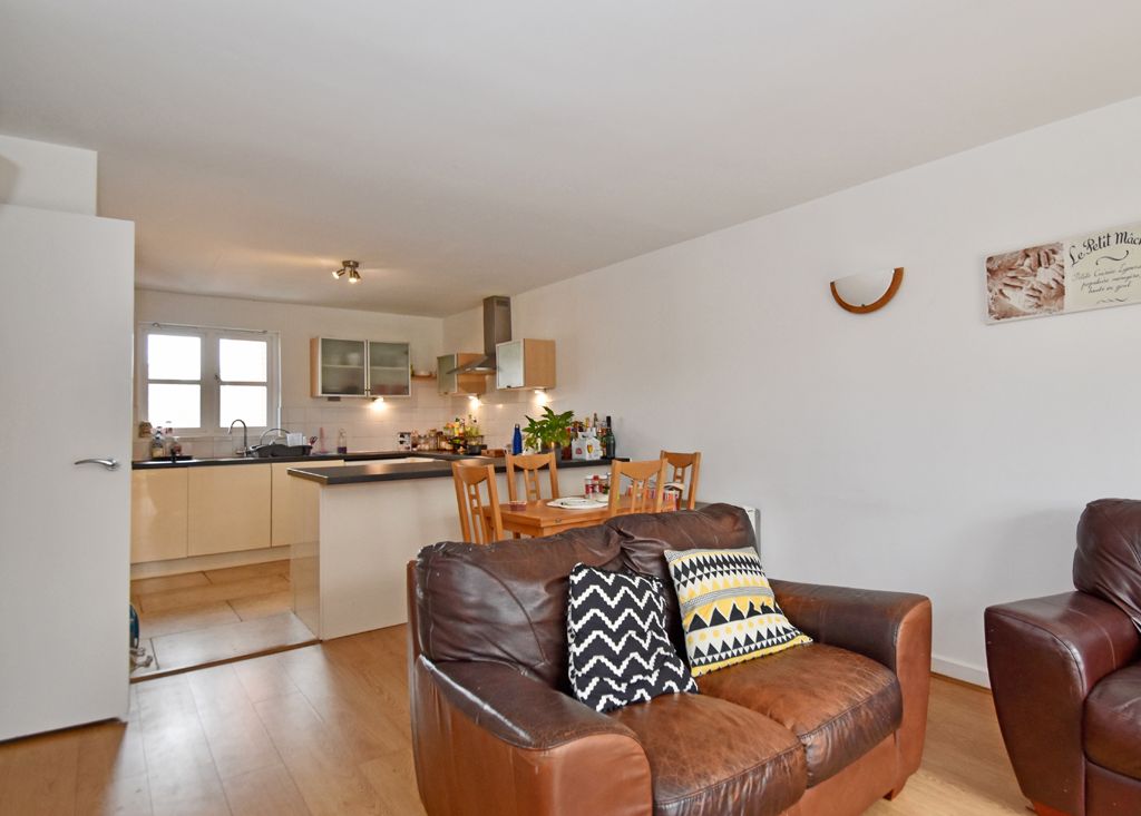 2 bed flat for sale in Kennet Walk, Reading RG1, £250,000