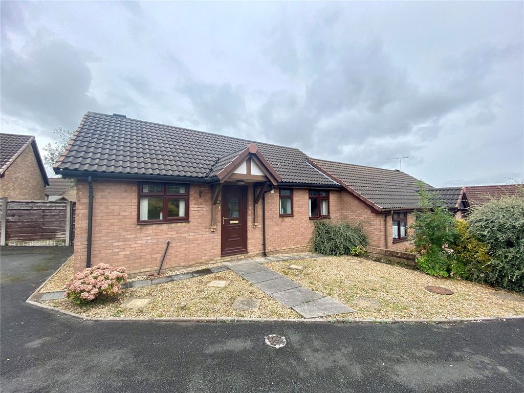 2 bed bungalow for sale in Oakleigh Rise, Northwich, Cheshire CW8, £190,000
