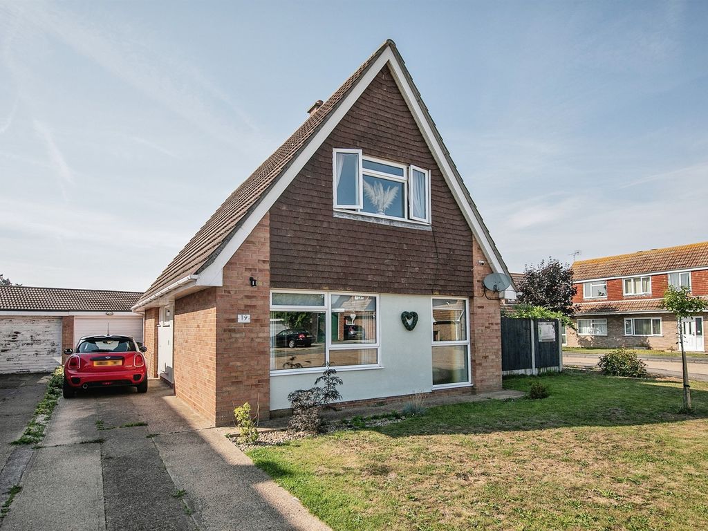 4 bed bungalow for sale in Constable Avenue, Clacton-On-Sea CO16, £315,000