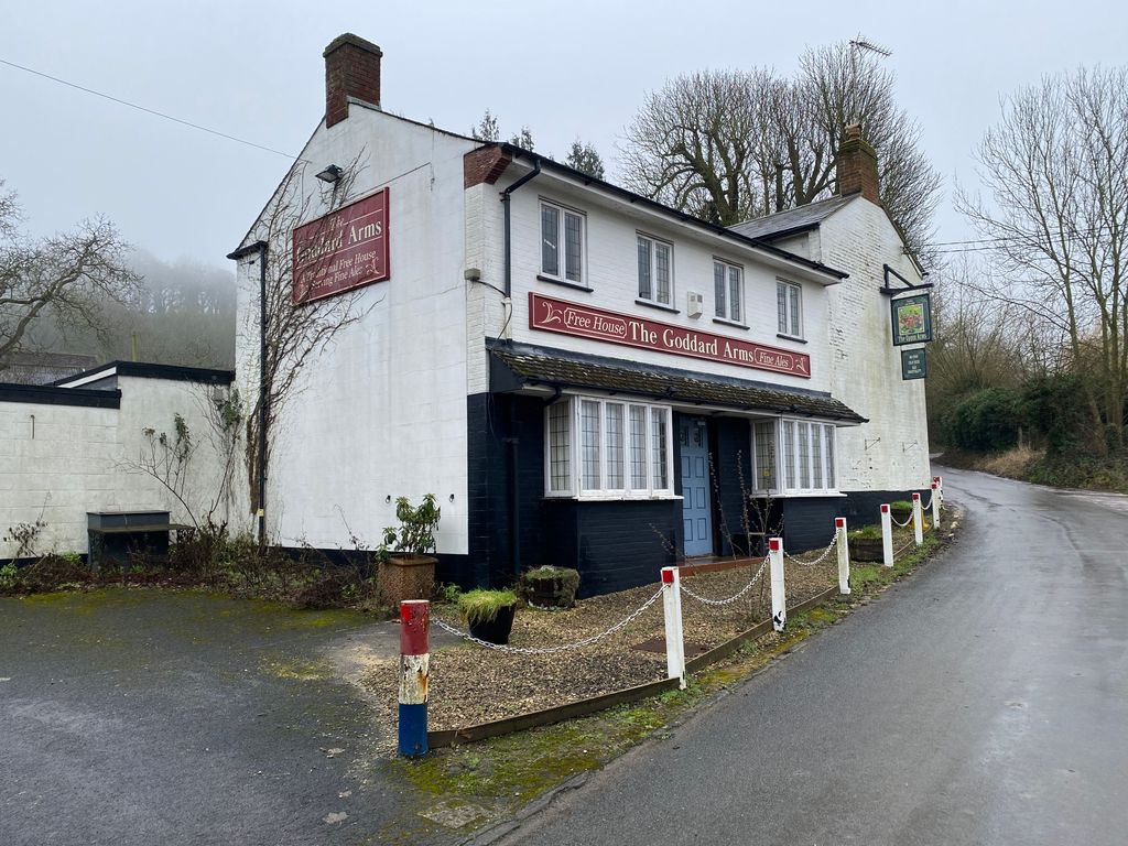 Pub/bar for sale in Clyffe Pypard, Swindon SN4, £485,000