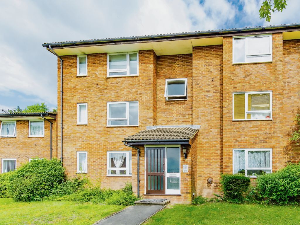 1 bed flat for sale in Montana Close, South Croydon CR2, £230,000