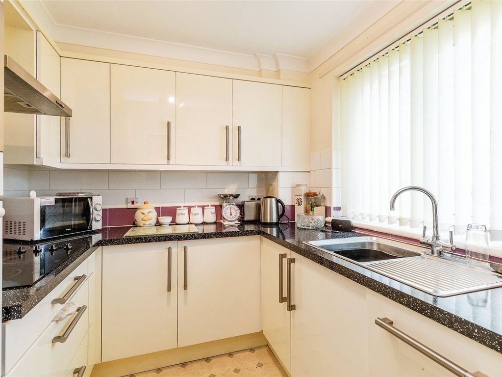 1 bed flat for sale in Harbour Road, Portishead, Bristol, Somerset BS20, £225,000