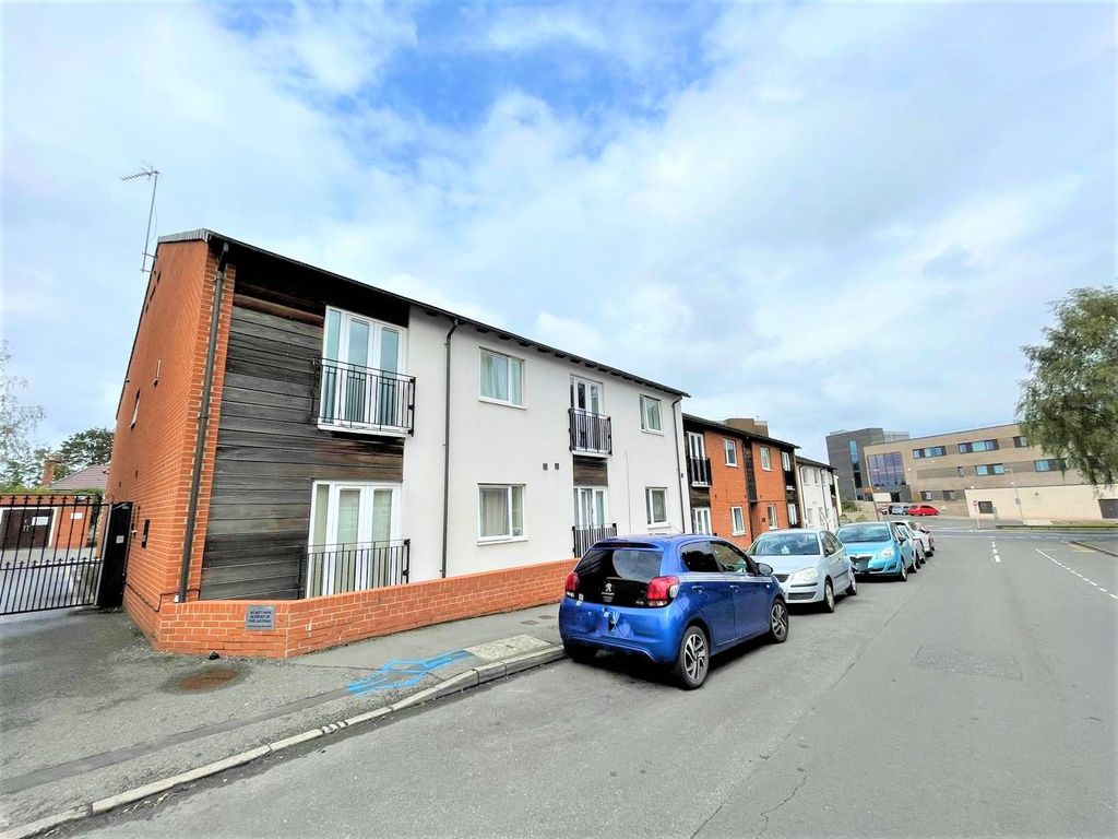 1 bed flat for sale in Jefferson Place, Grafton Road, West Bromwich B71, £90,000