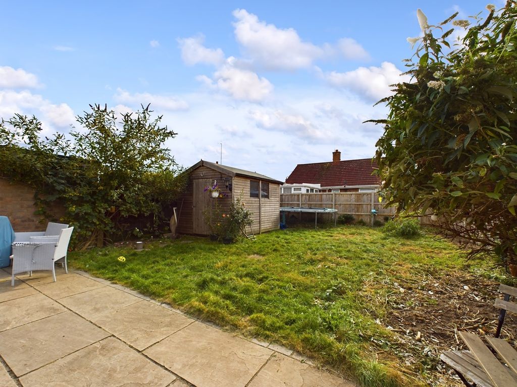 2 bed terraced bungalow for sale in Glebe Close, Northwold, Thetford IP26, £159,950