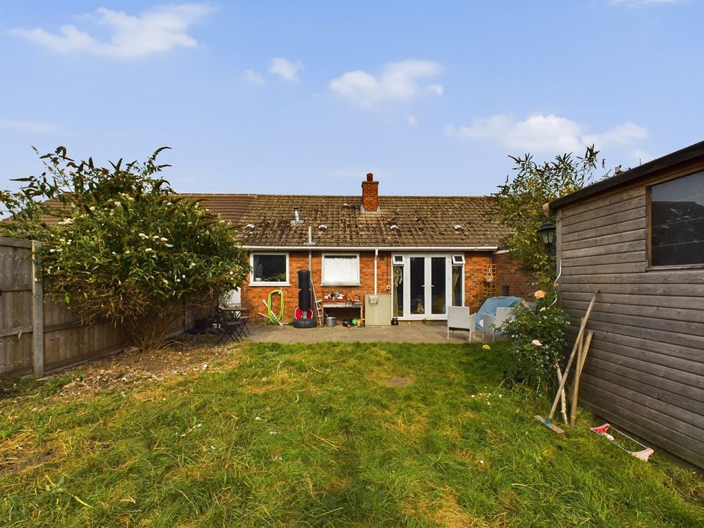 2 bed terraced bungalow for sale in Glebe Close, Northwold, Thetford IP26, £159,950