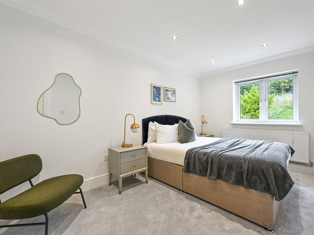 2 bed flat for sale in Kingsmead Road, Loudwater HP11, £250,000