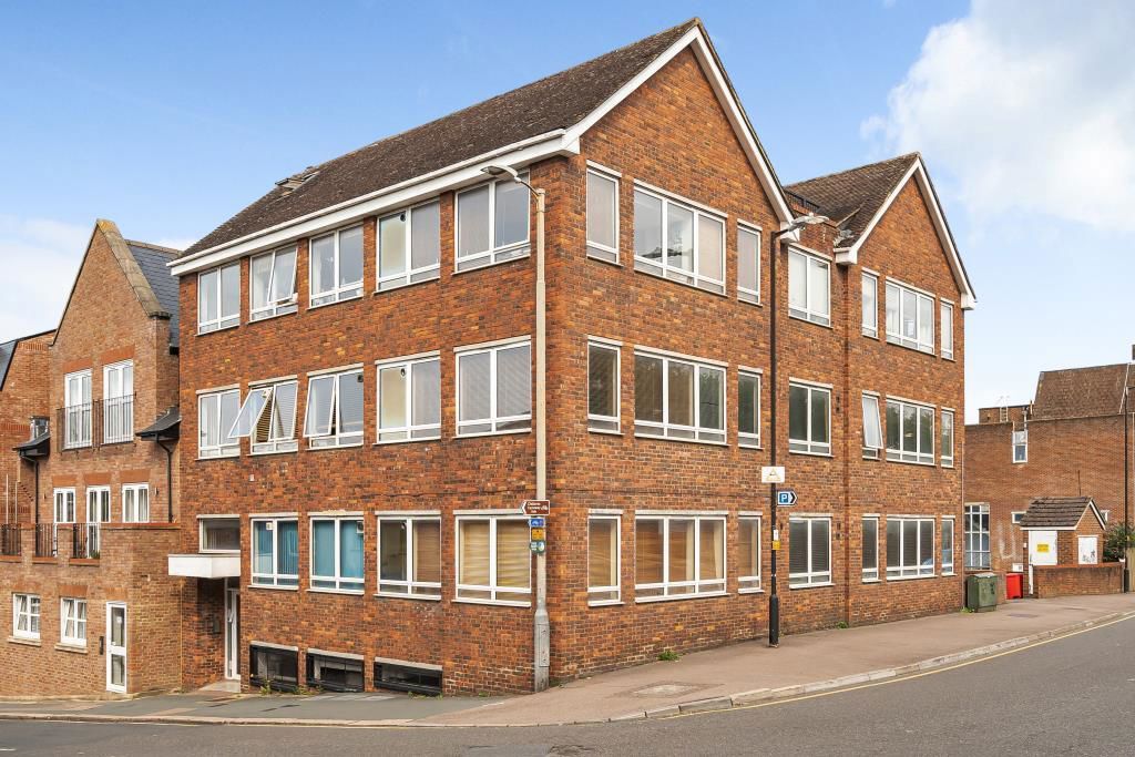 1 bed flat for sale in Station Road, Chesham HP5, £130,000