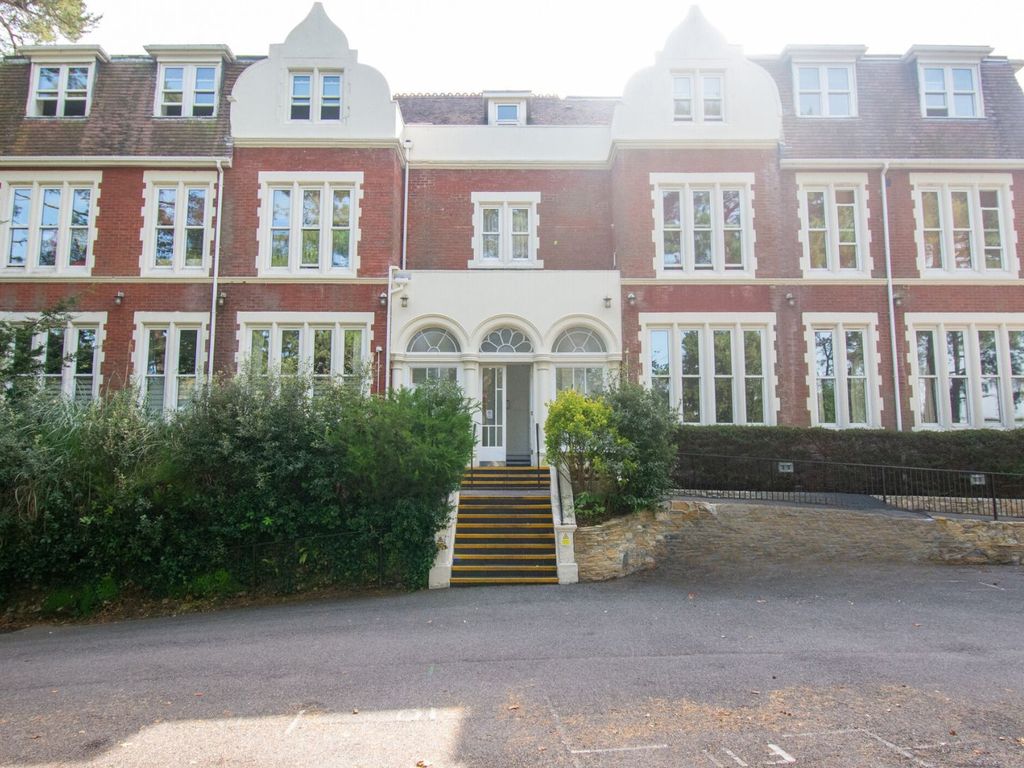 2 bed flat for sale in Chinegate Manor, Knyveton Road, Bournemouth BH1, £220,000