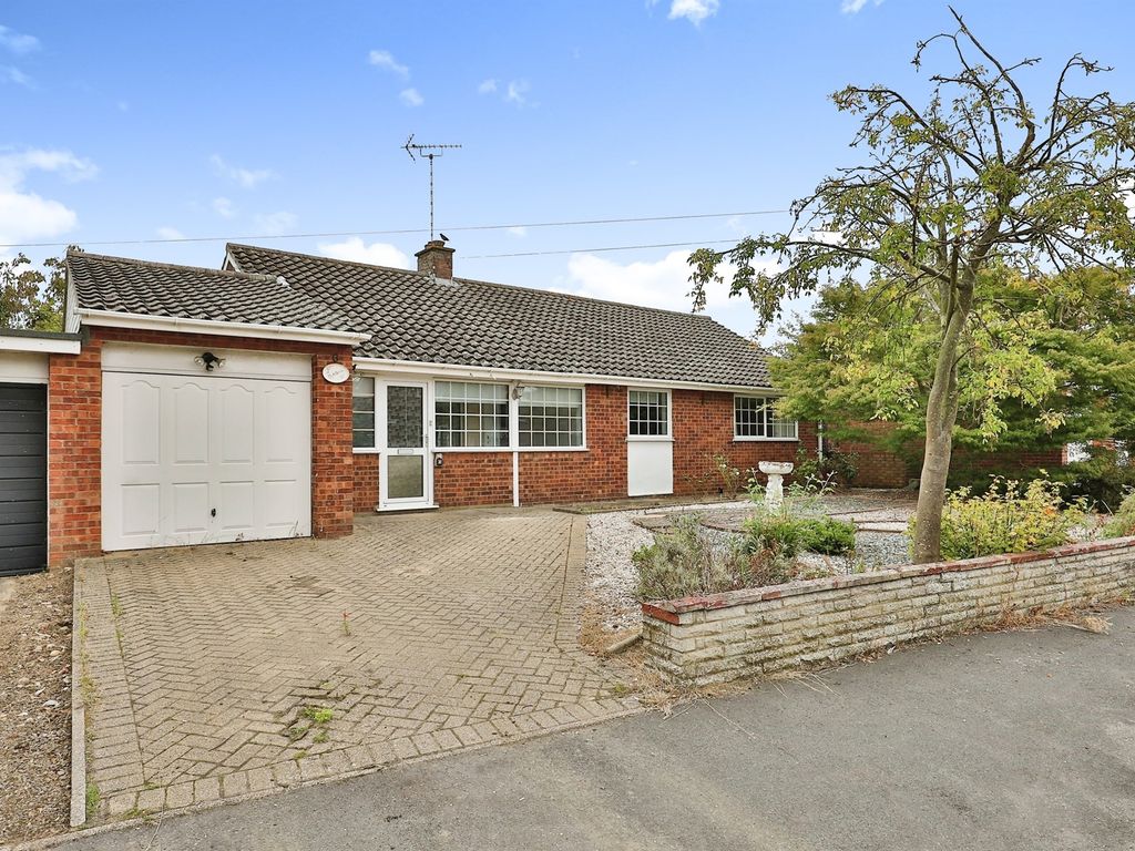 3 bed detached bungalow for sale in Loombe Close, Swanton Morley, Dereham NR20, £300,000