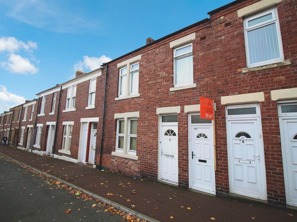3 bed flat for sale in Grace Street, Newcastle Upon Tyne NE6, £70,000