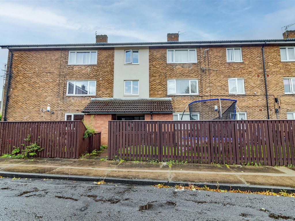 2 bed flat for sale in Lutterworth Road, Longbenton, Newcastle Upon Tyne NE12, £77,500