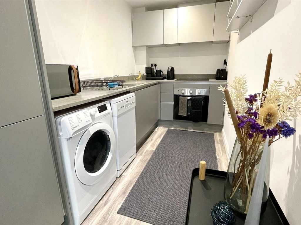 1 bed flat for sale in Florence Road, Boscombe, Bournemouth BH5, £185,000