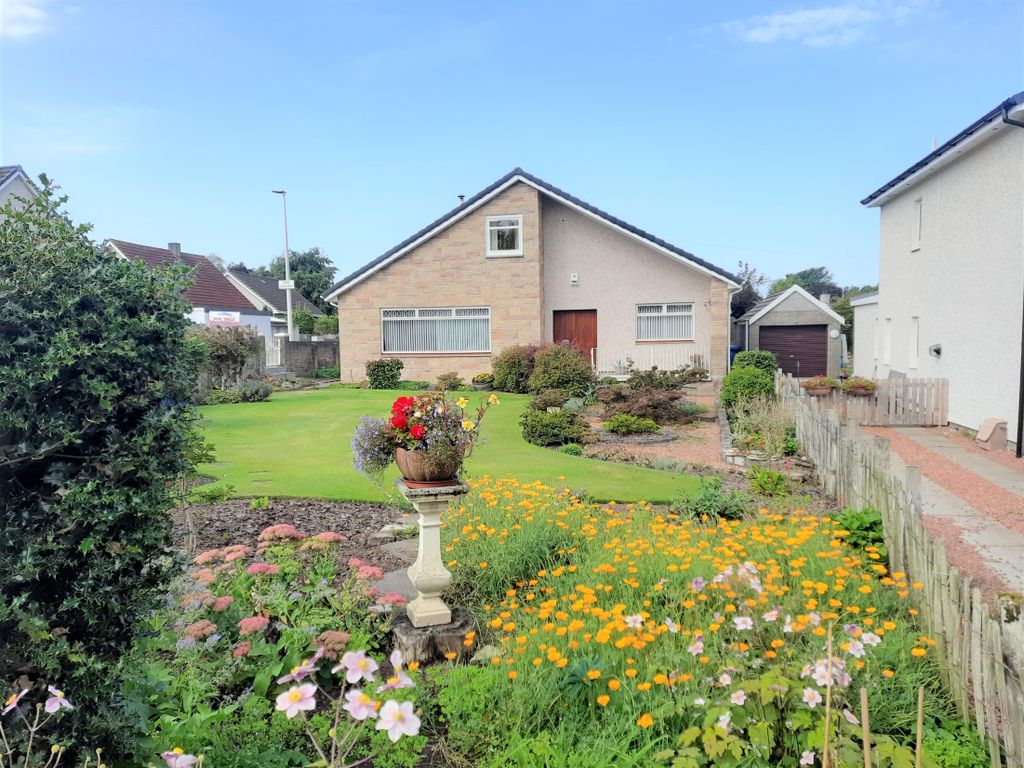 4 bed bungalow for sale in Livingstone Gardens, Larkhall ML9, £265,000