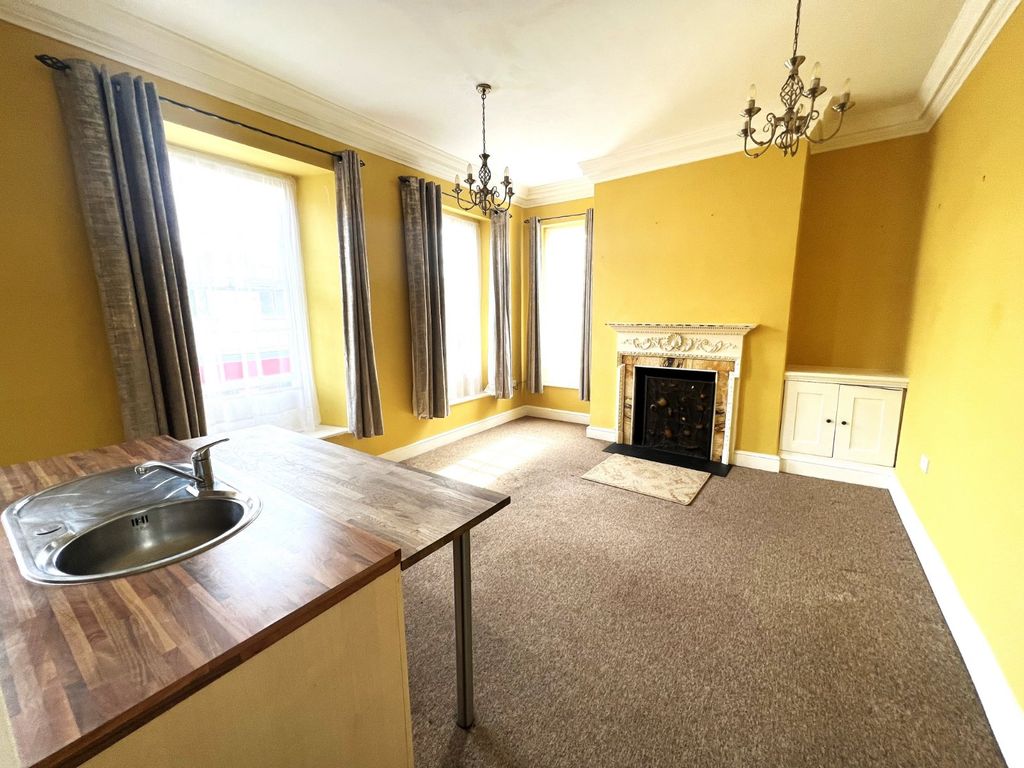1 bed flat for sale in Cross & Pillory Lane, Alton, Hampshire GU34, £180,000