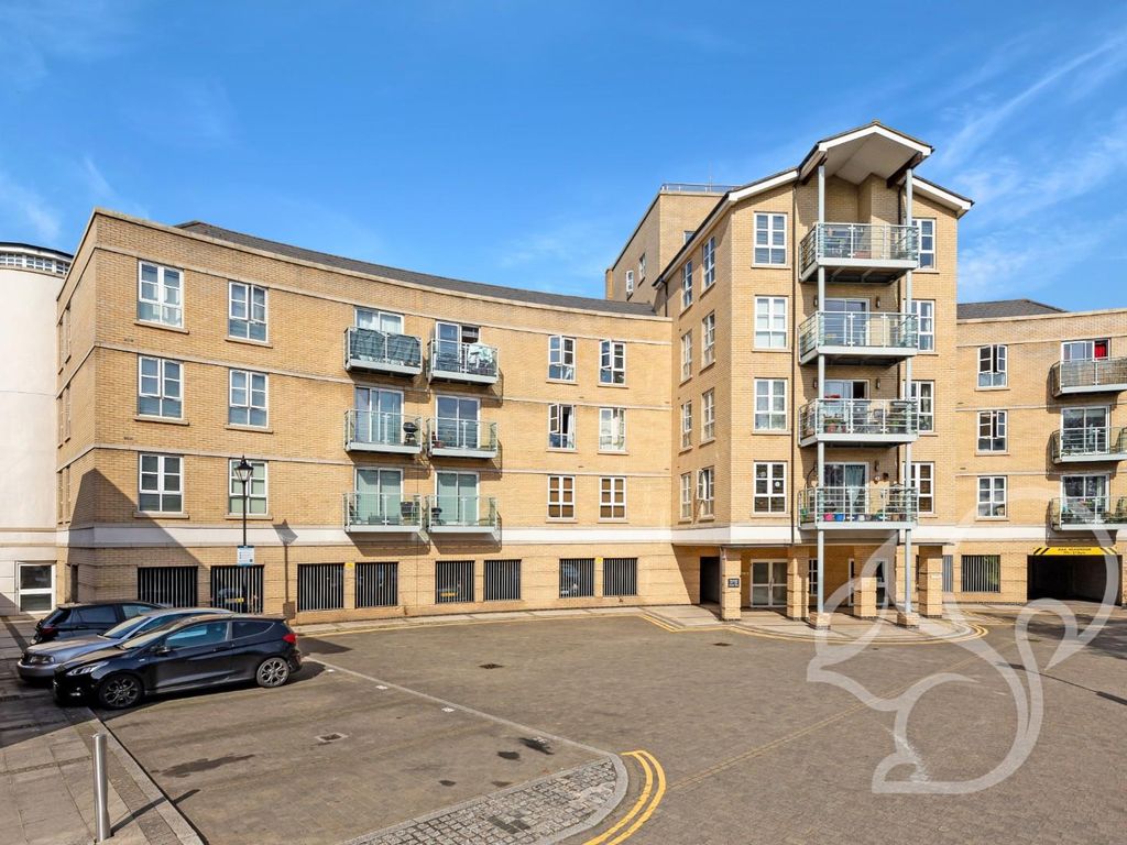 2 bed flat for sale in Rotary Way, Colchester CO3, £180,000
