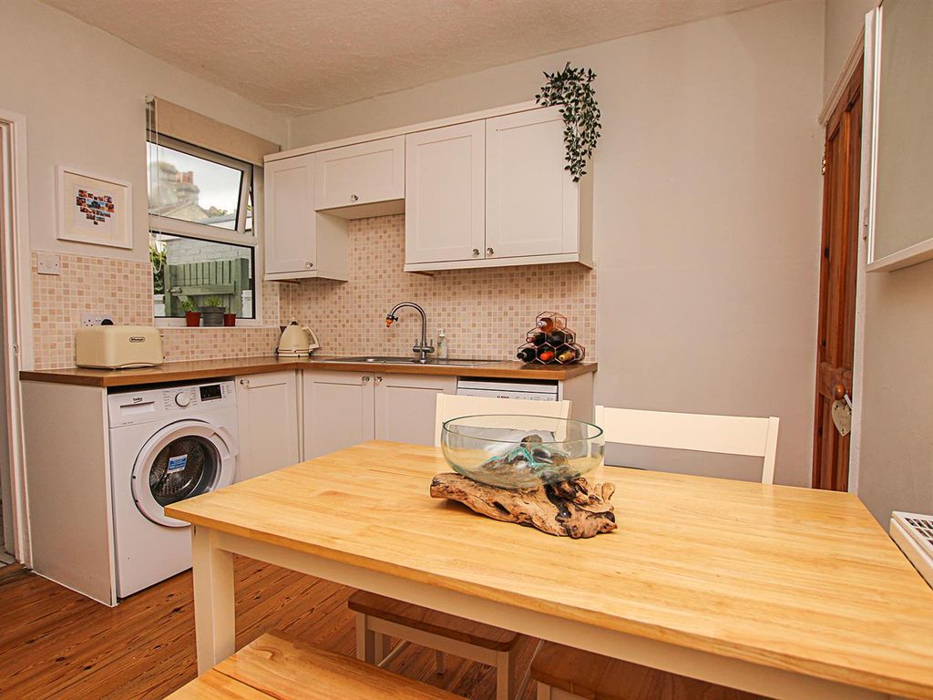 2 bed terraced house for sale in Melton Close, Newmarket CB8, £225,000