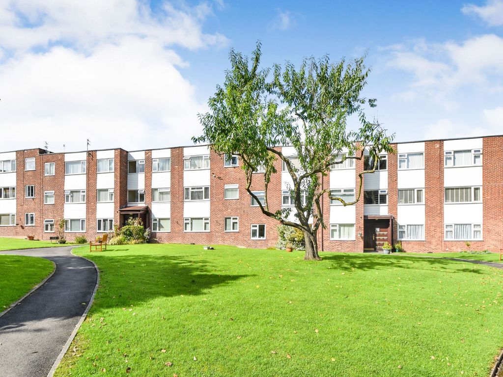 1 bed flat for sale in Pole Lane, Bury BL9, £97,000