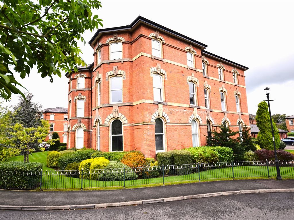 2 bed flat for sale in Kensington Square, Macclesfield SK10, £209,950