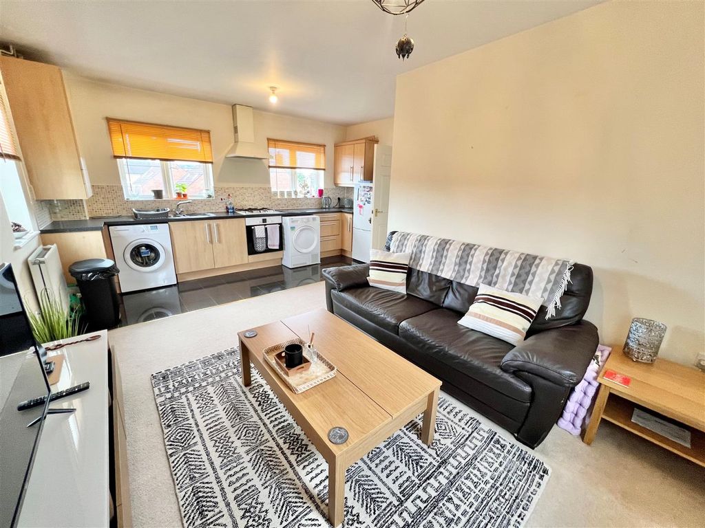 2 bed flat for sale in Carousel Lane, Weston-Super-Mare BS24, £165,000