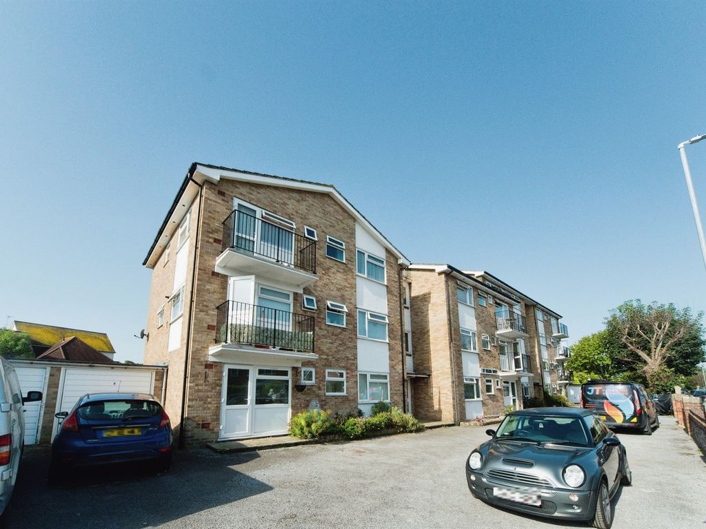 2 bed flat for sale in Mill Road, Eastbourne BN21, £189,950