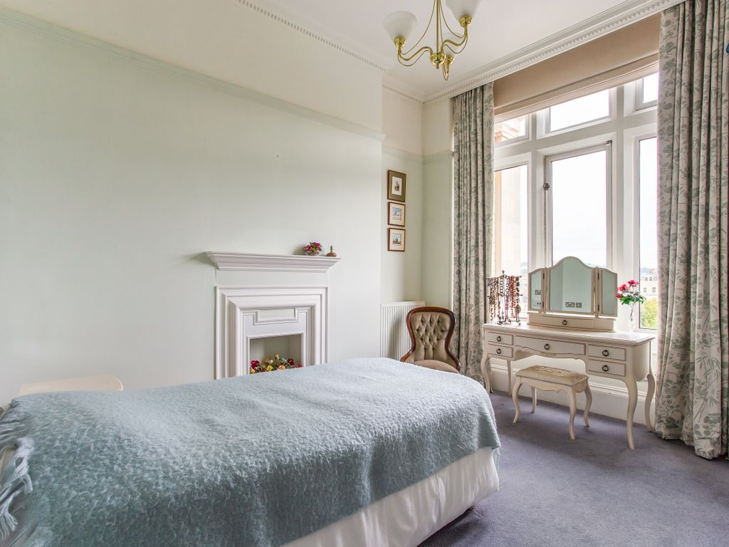 1 bed flat for sale in Grand Parade, Bath BA2, £279,995