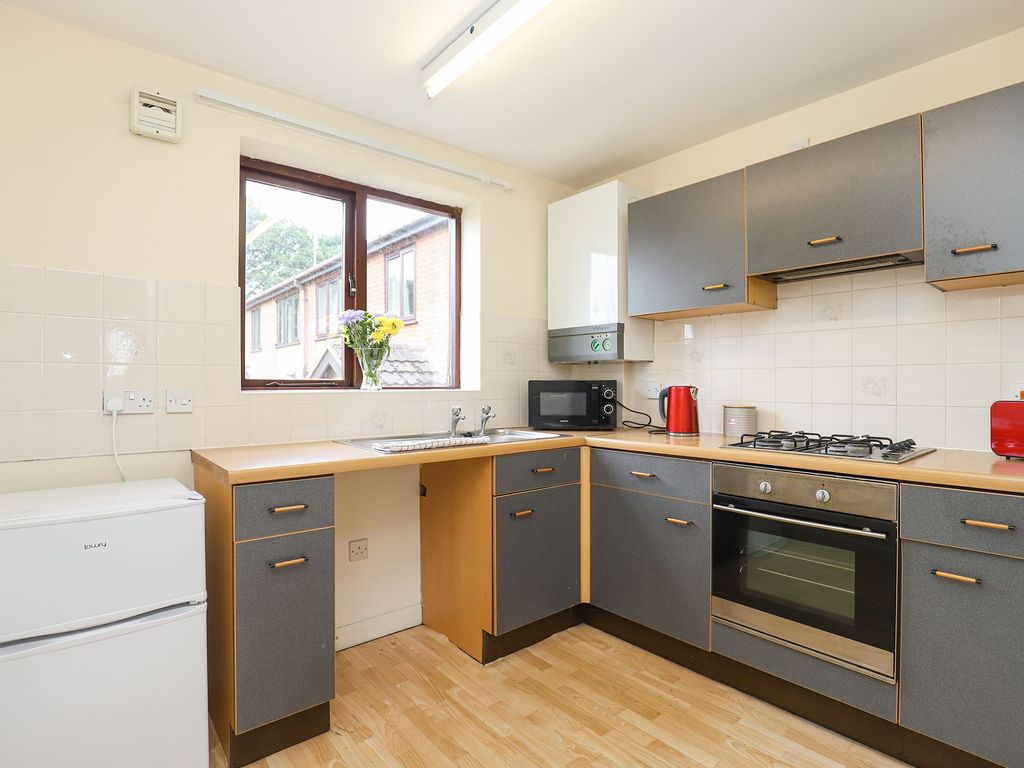 1 bed flat for sale in Baycliff Drive, Chesterfield S40, £100,000