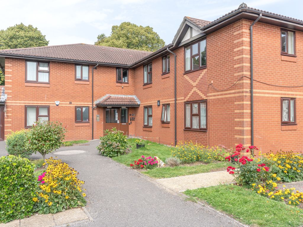 2 bed flat for sale in Wellgarth Court, Knowle, Bristol BS4, £170,000