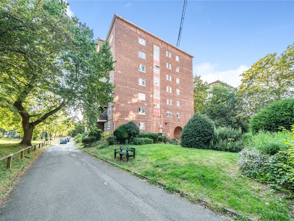 2 bed flat for sale in Cumberland House, Kingston Hill, Kingston Upon Thames KT2, £299,950