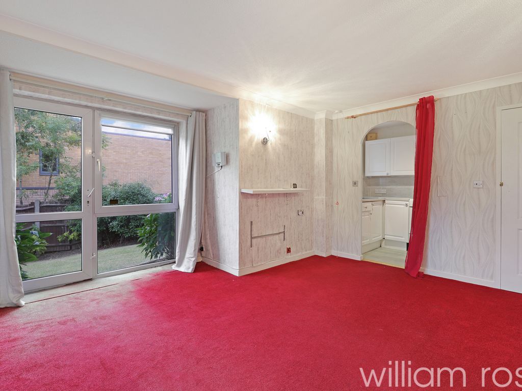 1 bed flat for sale in Kings Head Hill, London E4, £110,000