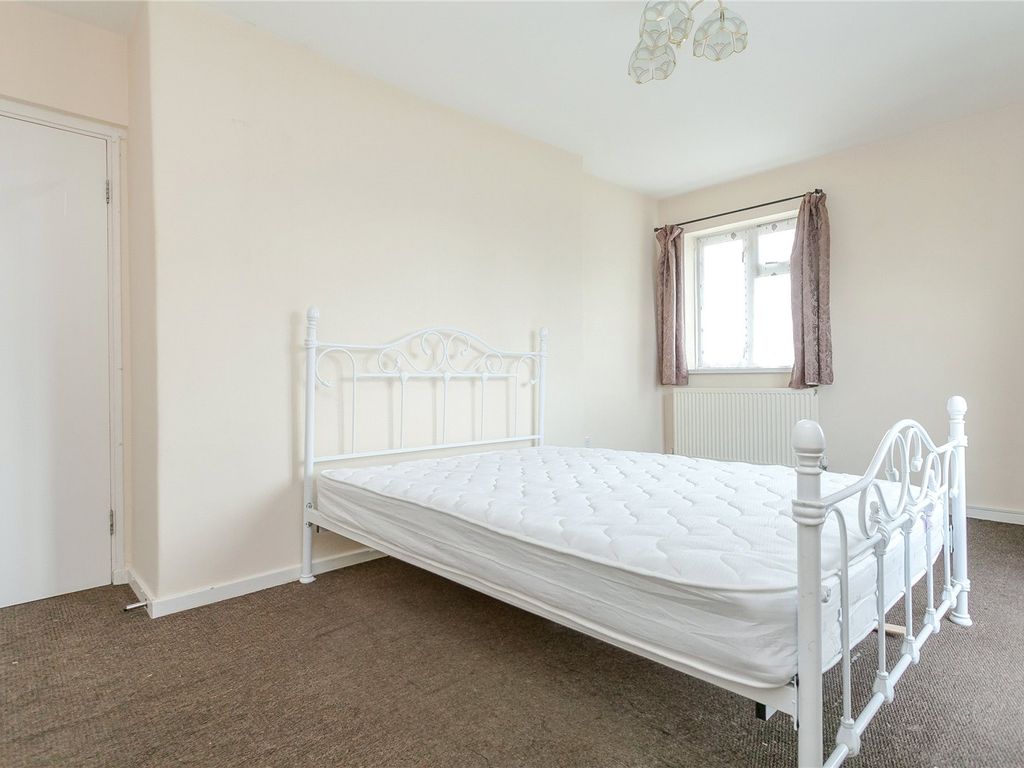 1 bed flat for sale in Millfield Avenue, Walthamstow, London E17, £250,000