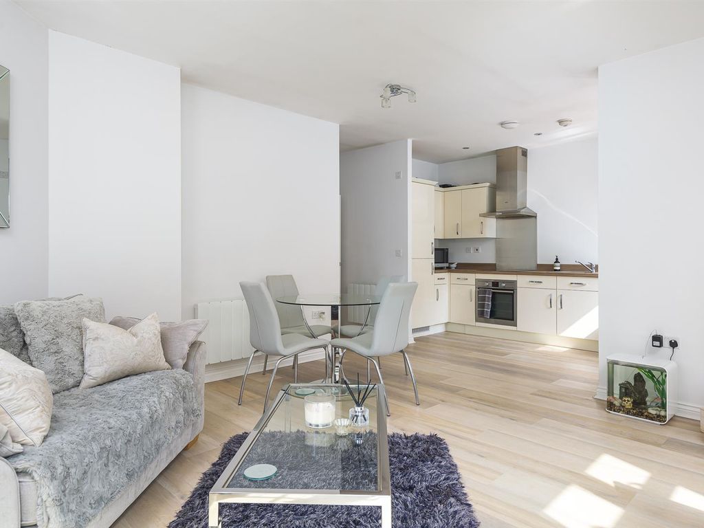 2 bed flat for sale in Woolley House, Hawthorne Mews S10, £245,000