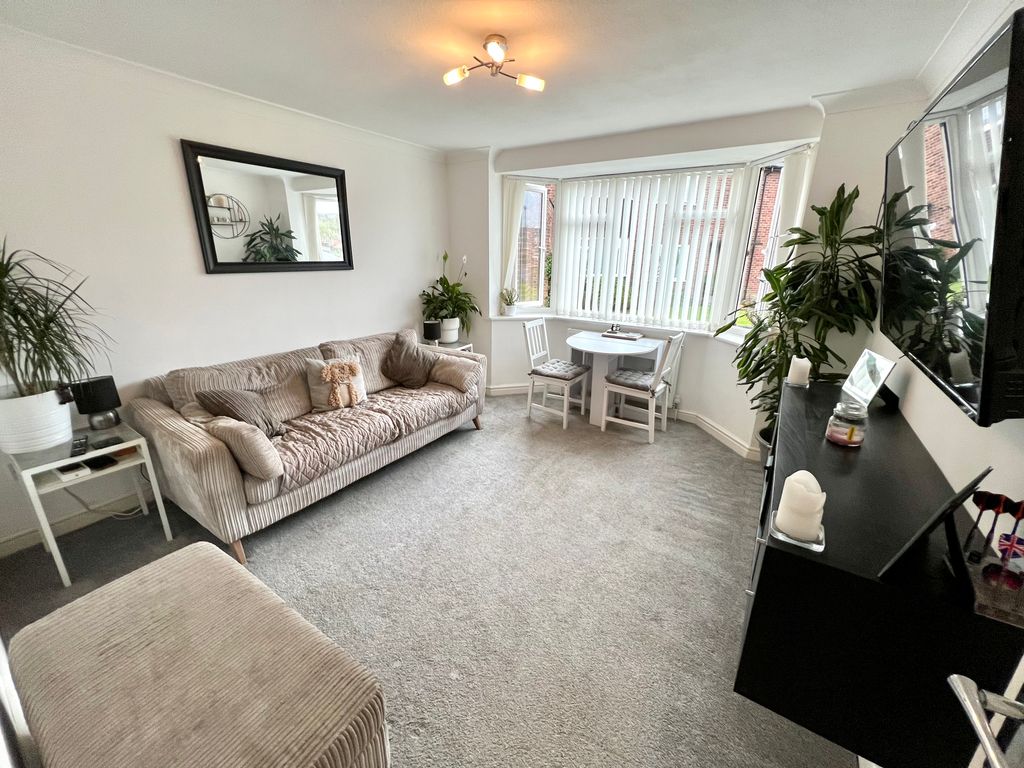 2 bed flat for sale in Hartshill House, Hartshill Road, Olton B27, £145,000