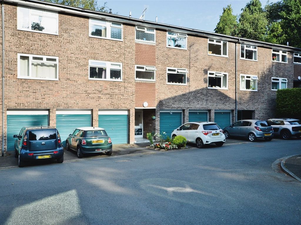 2 bed flat for sale in Warren Close, Bramhall, Stockport, Greater Manchester SK7, £200,000