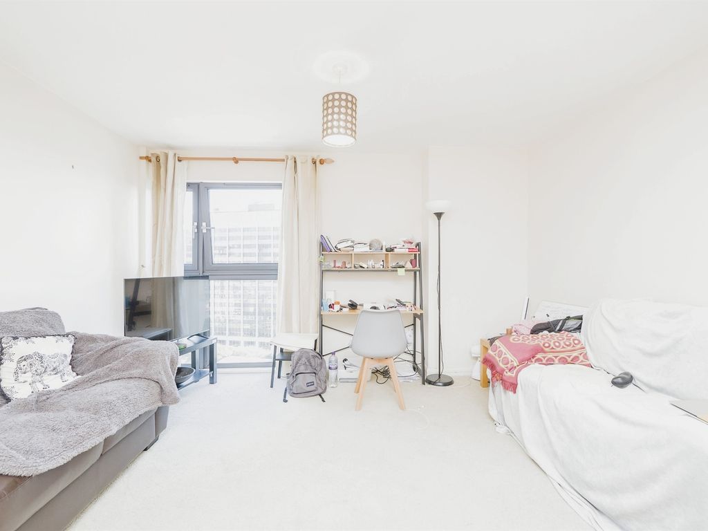 1 bed flat for sale in Churchill Way, Cardiff CF10, £140,000