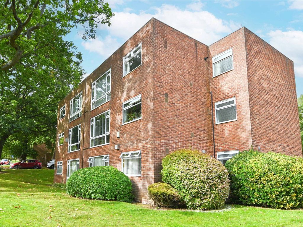 2 bed flat for sale in Spreadbury Close, Harborne, West Midlands B17, £135,000