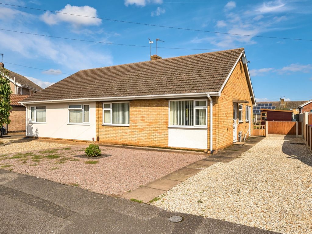 2 bed bungalow for sale in Gleedale, North Hykeham, Lincoln, Lincolnshire LN6, £170,000