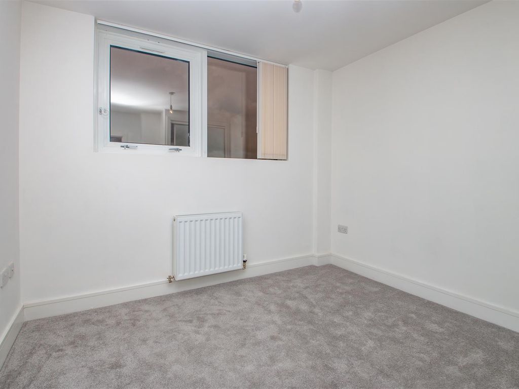 1 bed flat for sale in Avebury Boulevard, Milton Keynes MK9, £200,000