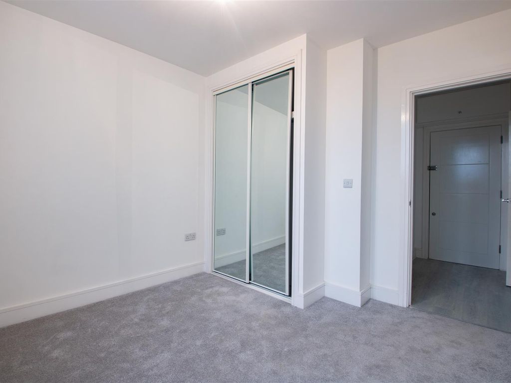 1 bed flat for sale in Avebury Boulevard, Milton Keynes MK9, £200,000