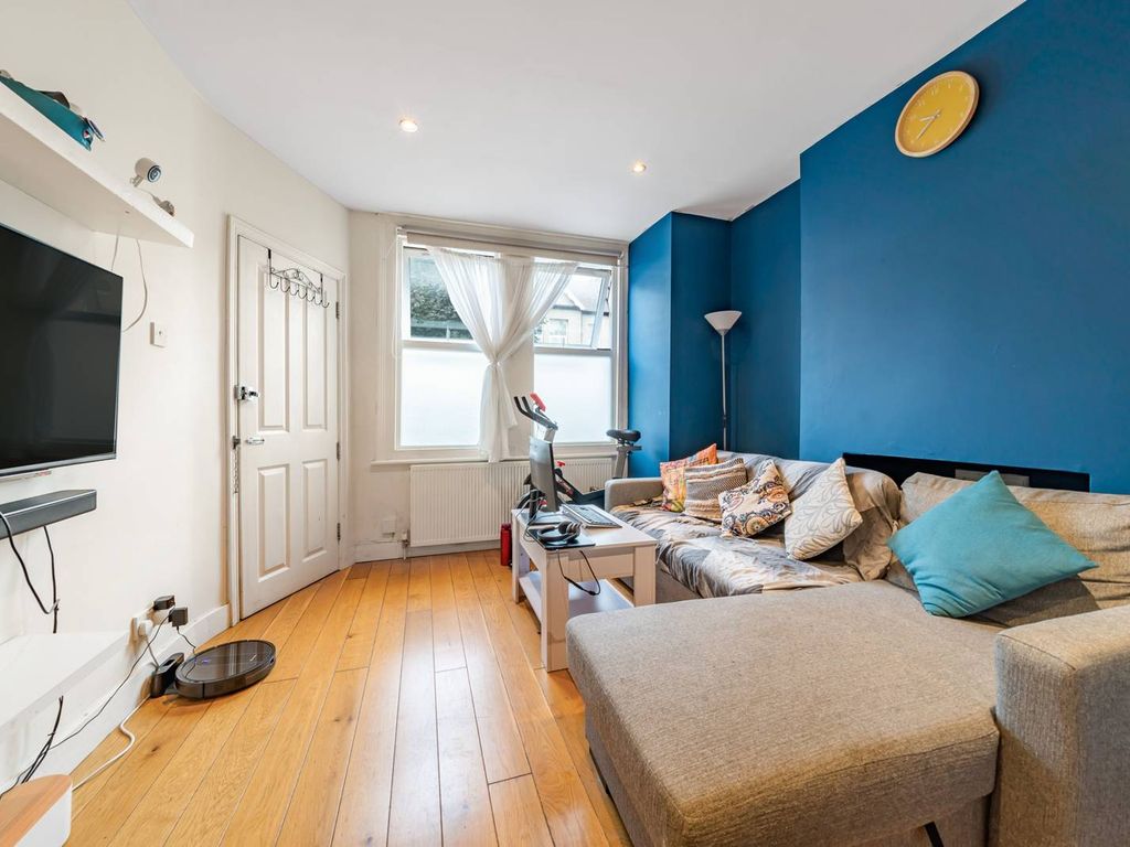 1 bed flat for sale in West Gardens, Colliers Wood, London SW17, £290,000