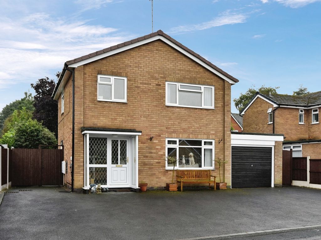 3 bed detached house for sale in Ivy Close, Uttoxeter ST14, £290,000