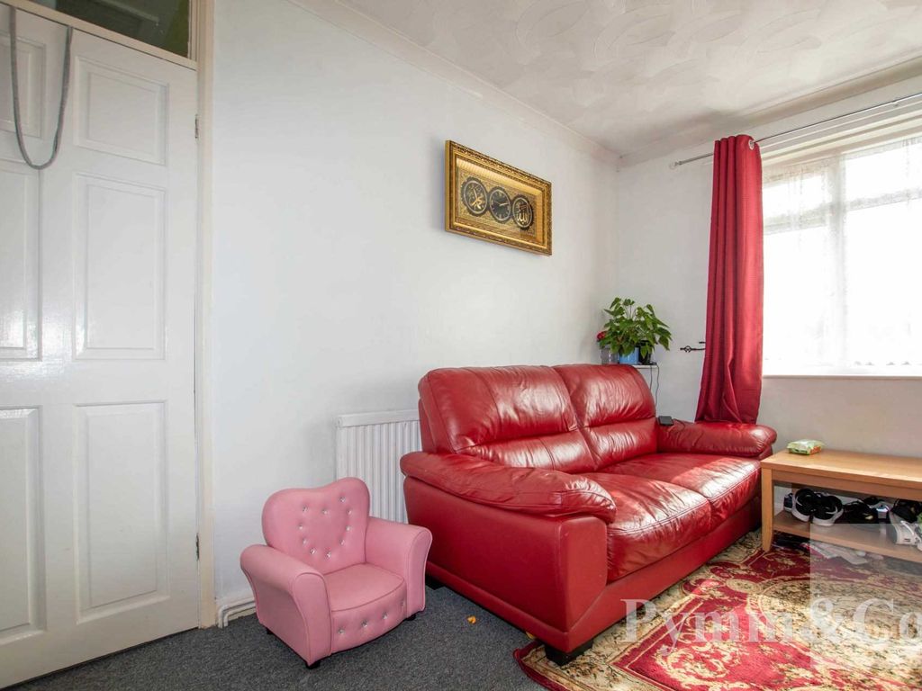 2 bed flat for sale in Shorncliffe Close, Norwich NR3, £120,000