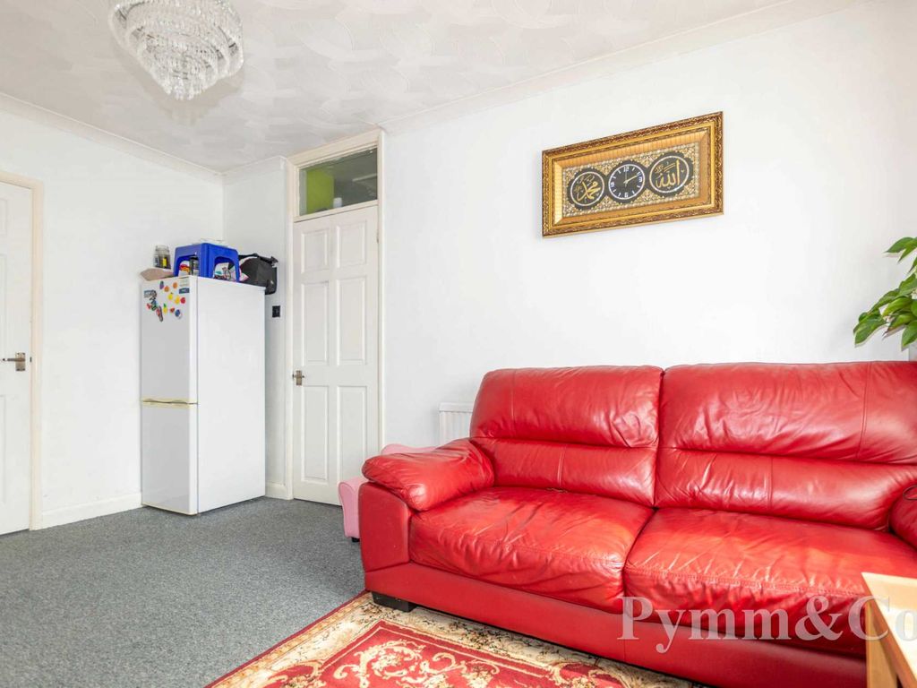 2 bed flat for sale in Shorncliffe Close, Norwich NR3, £120,000