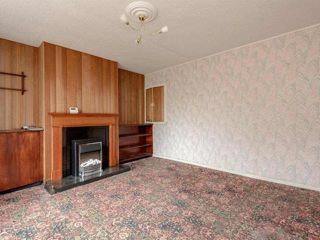 3 bed property for sale in Niddrie Marischal Crescent, Niddrie, Edinburgh EH16, £200,000