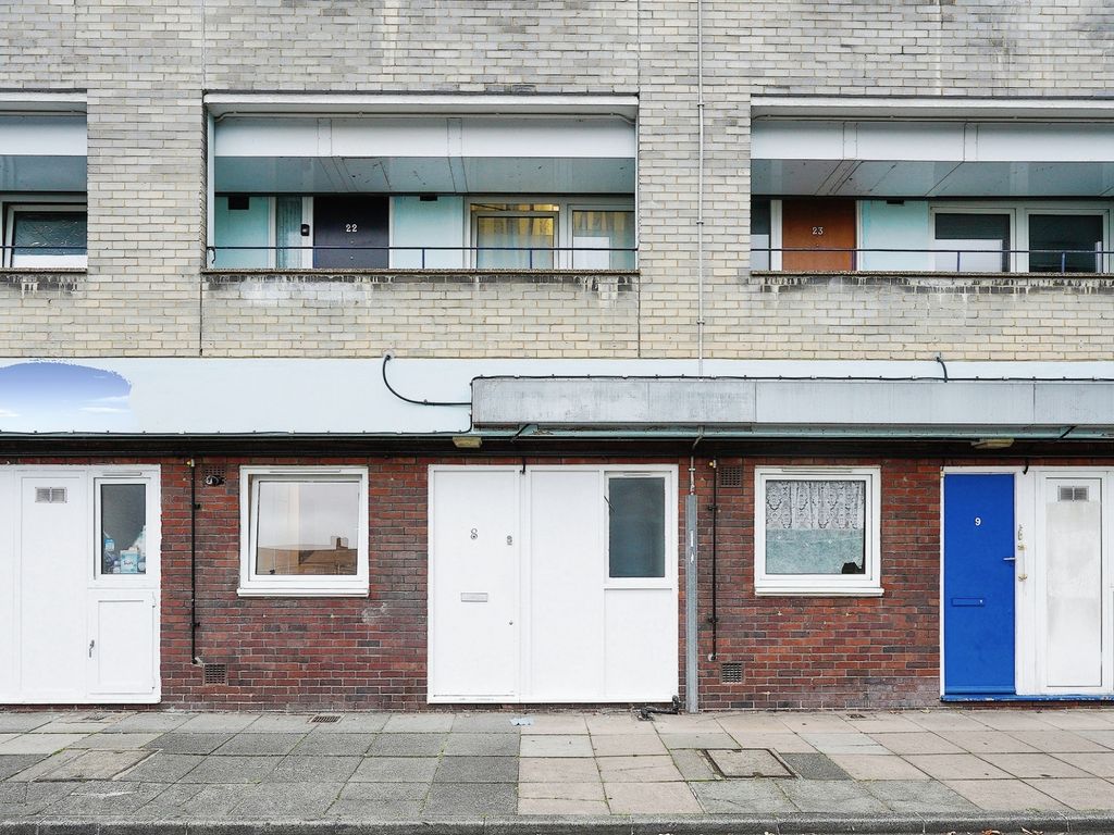 1 bed flat for sale in Brandon Estate, London SE17, £220,000