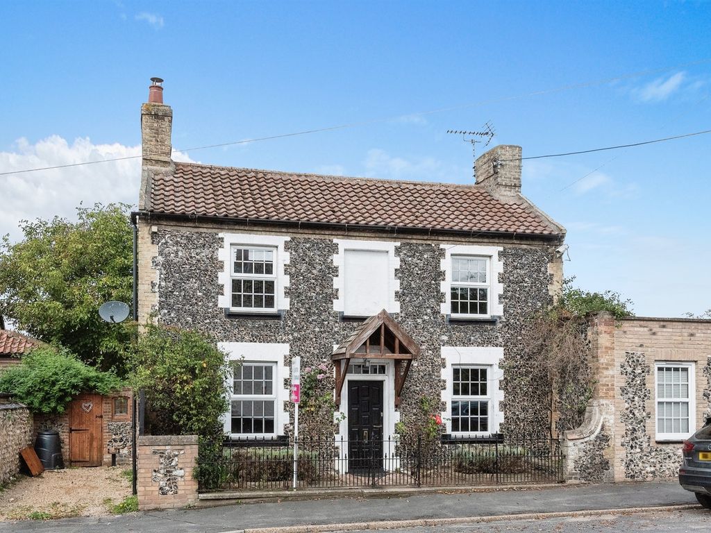 3 bed property for sale in Crown Street, Methwold, Thetford IP26, £275,000