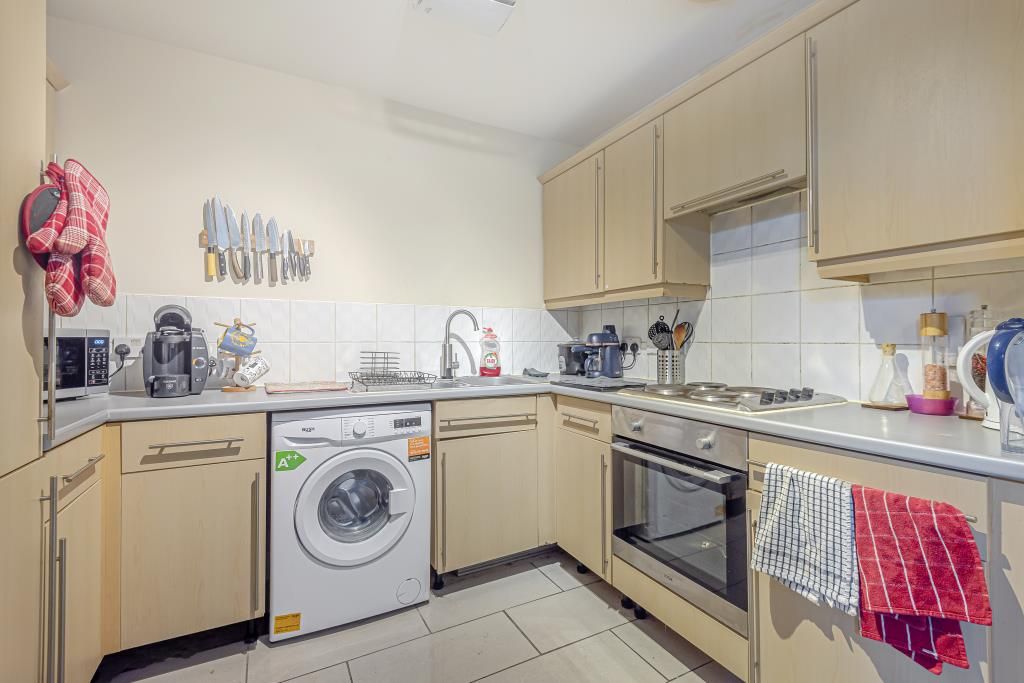2 bed flat for sale in Reading, Berkshire RG1, £275,000