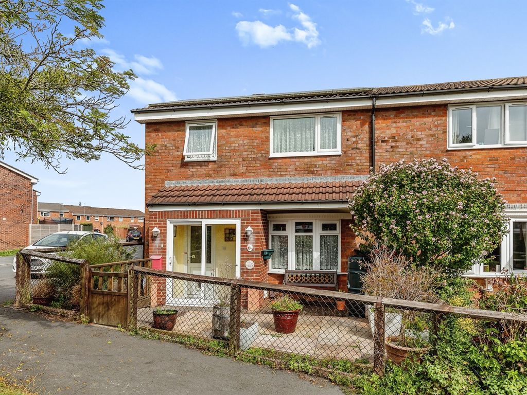 3 bed end terrace house for sale in Burnbush Close, Stockwood, Bristol BS14, £265,000