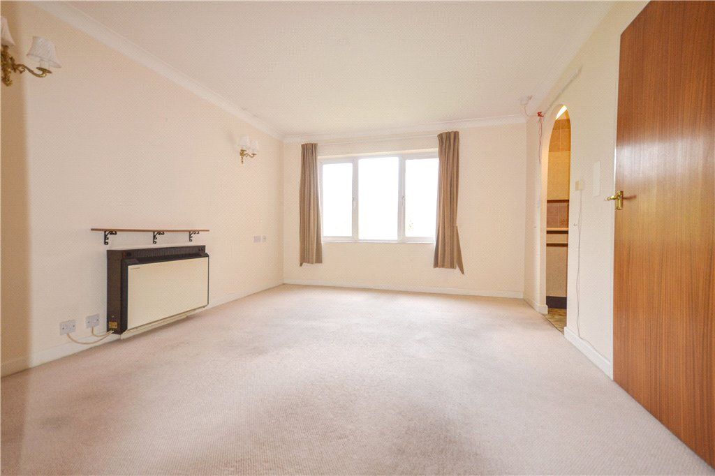 1 bed flat for sale in Felix Road, Felixstowe, Suffolk IP11, £100,000