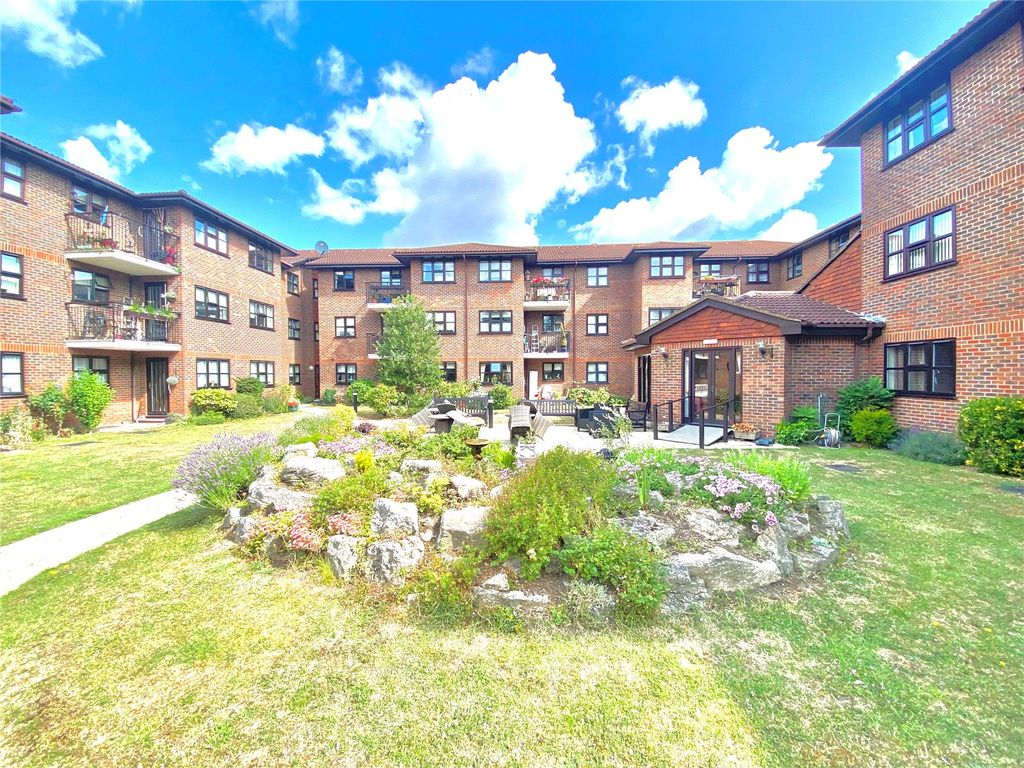 2 bed flat for sale in Tudor Court, Hatherley Crescent, Sidcup DA14, £240,000